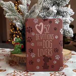 ✨NWT 52 Devotions for Dog Lovers🐾